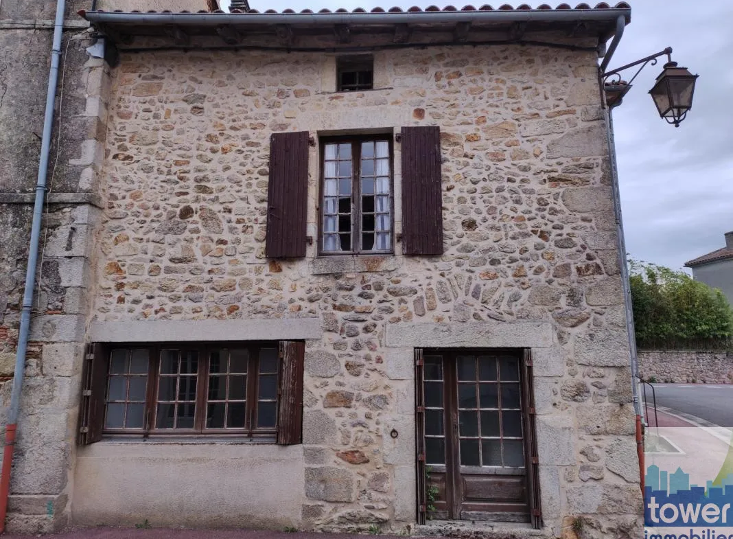 Maison de bourg avec grange et jardin à Champniers et Reilhac 