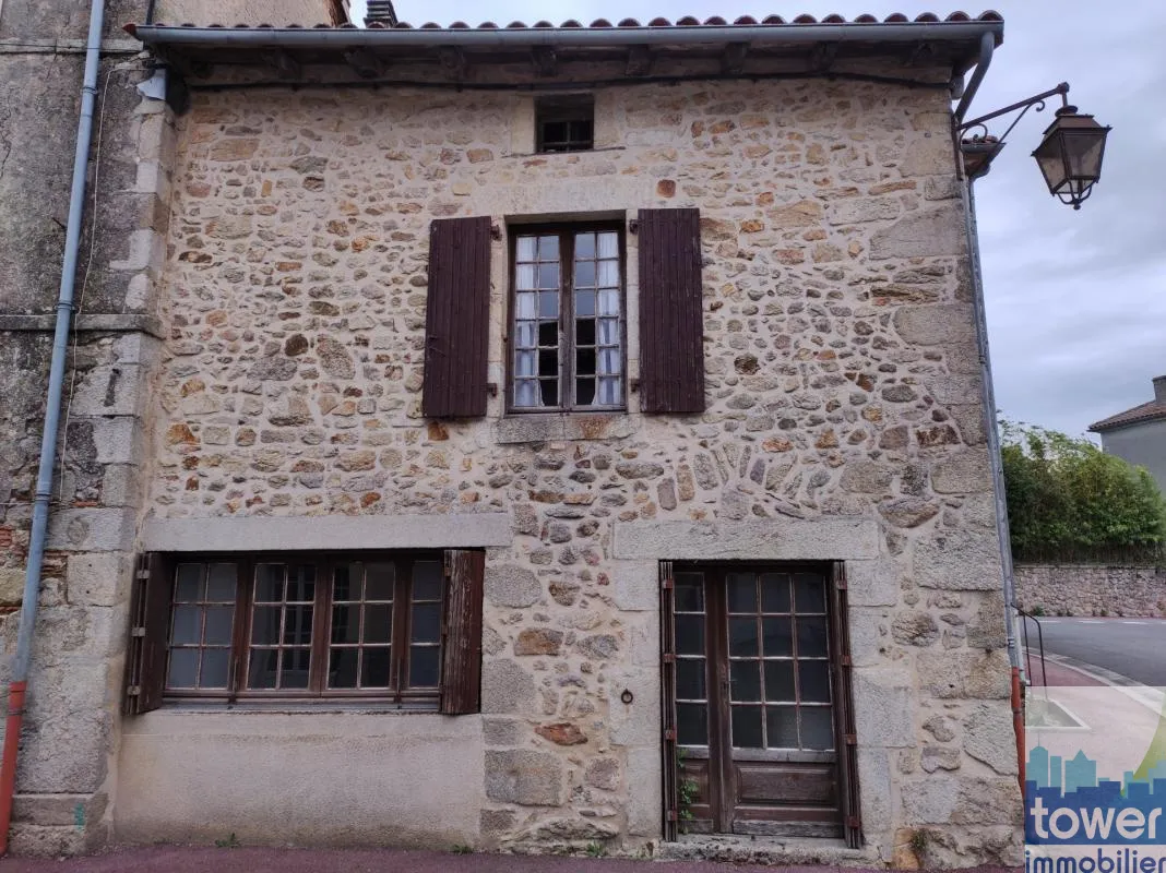 Maison de bourg avec grange et jardin à Champniers et Reilhac 