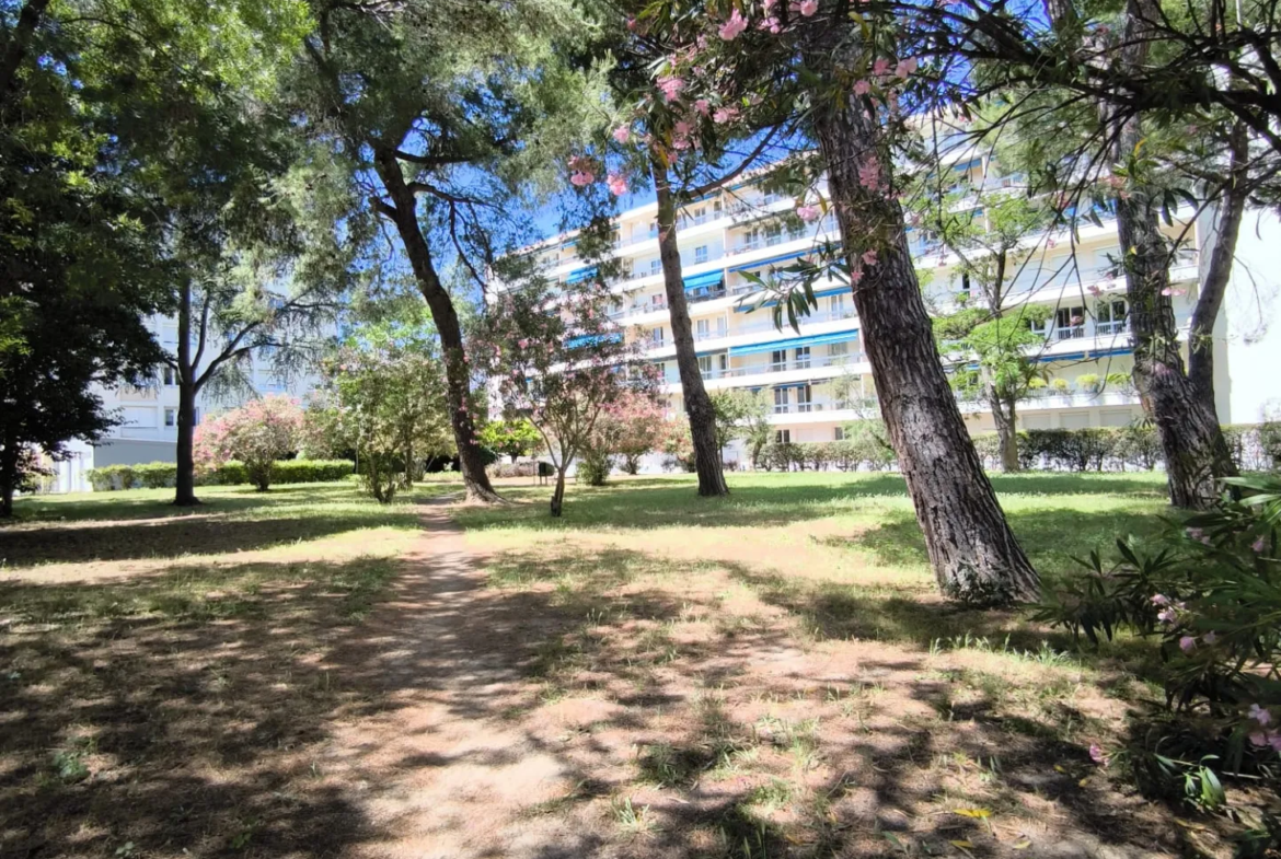 Montpellier Beaux-Arts : Appartement FF4 avec Terrasse et Cave à Vendre 