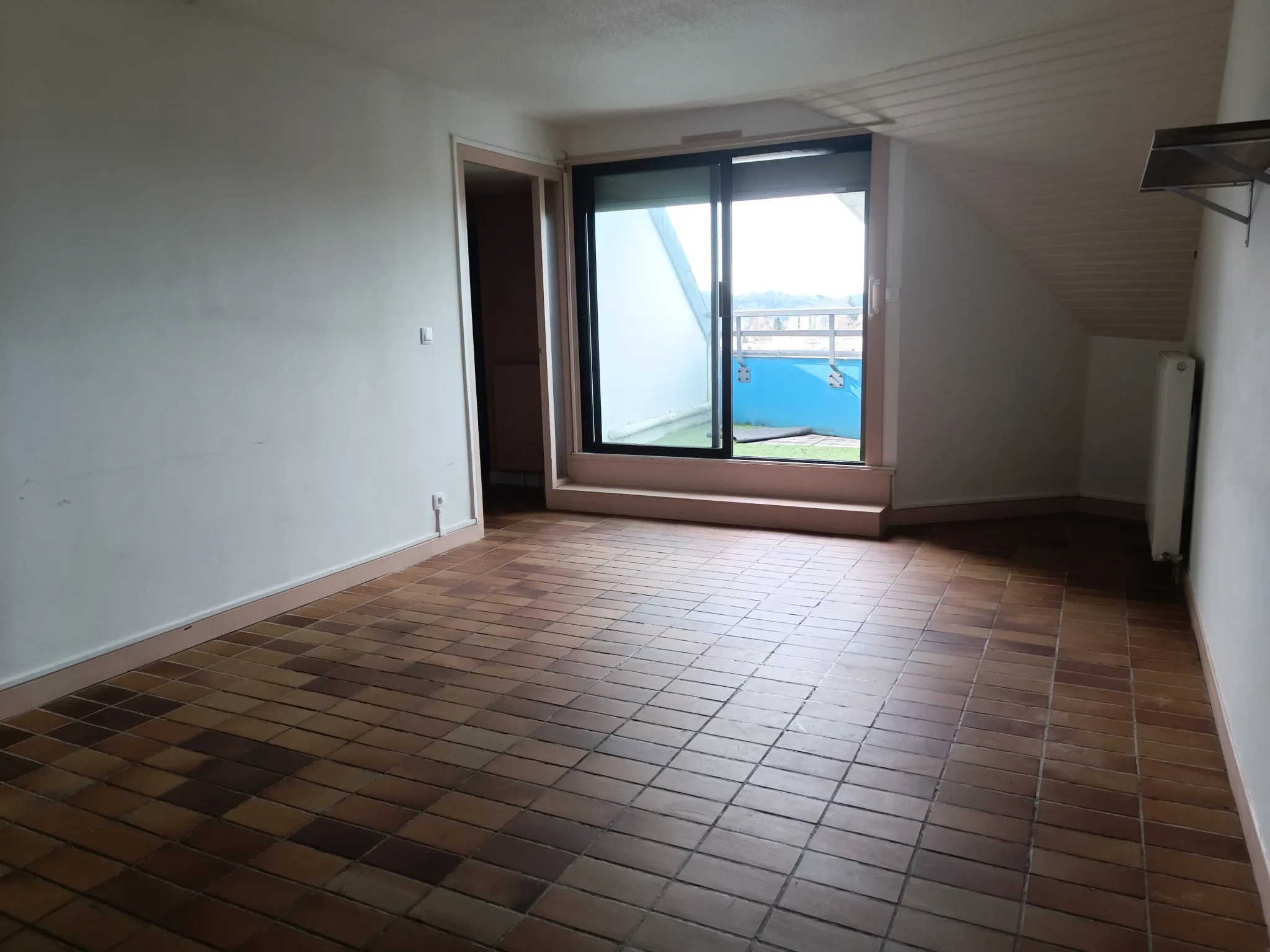 À vendre : Appartement T2 dernier étage à Pau avec vue sur les Pyrénées 