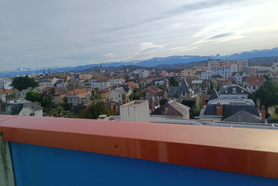 À vendre : Appartement T2 dernier étage à Pau avec vue sur les Pyrénées 