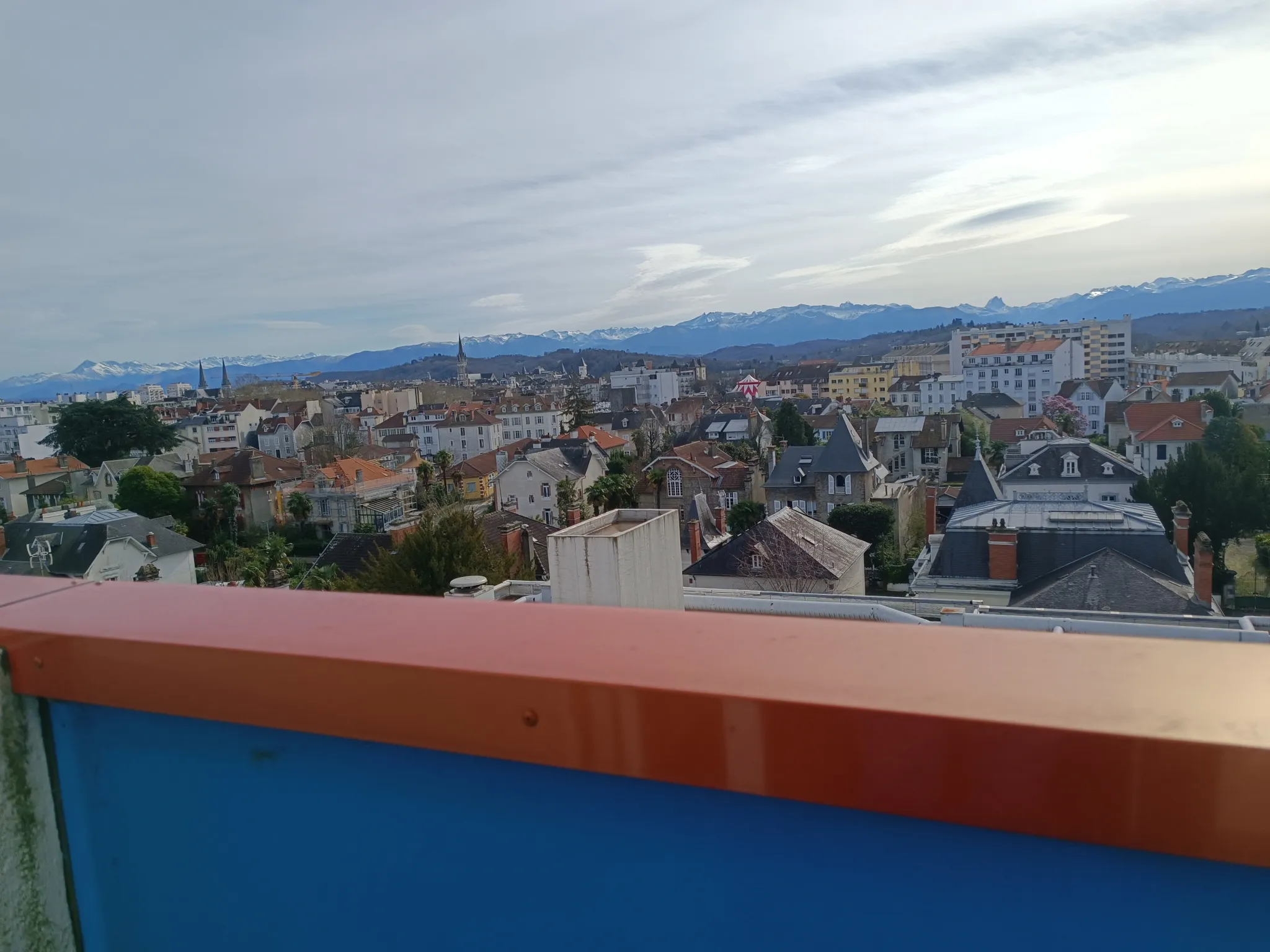 À vendre : Appartement T2 dernier étage à Pau avec vue sur les Pyrénées 