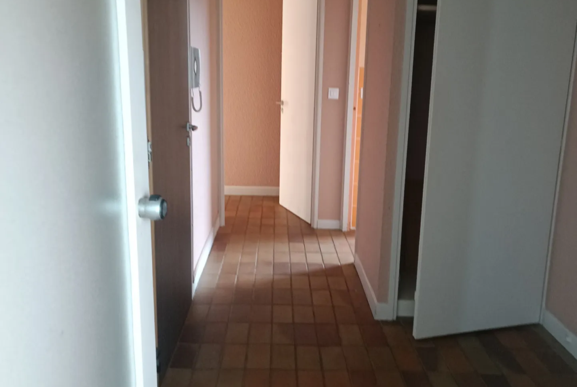 À vendre : Appartement T2 dernier étage à Pau avec vue sur les Pyrénées 