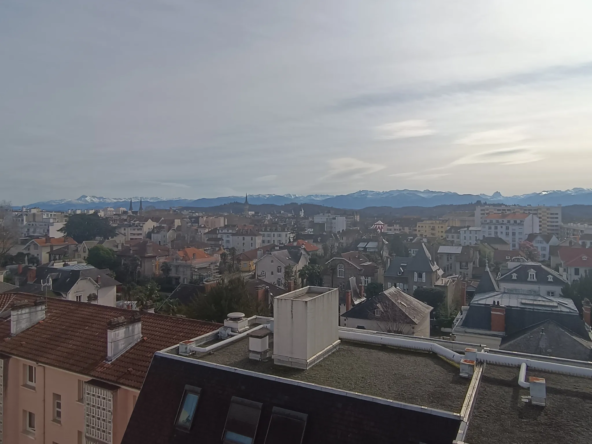 À vendre : Appartement T2 dernier étage à Pau avec vue sur les Pyrénées