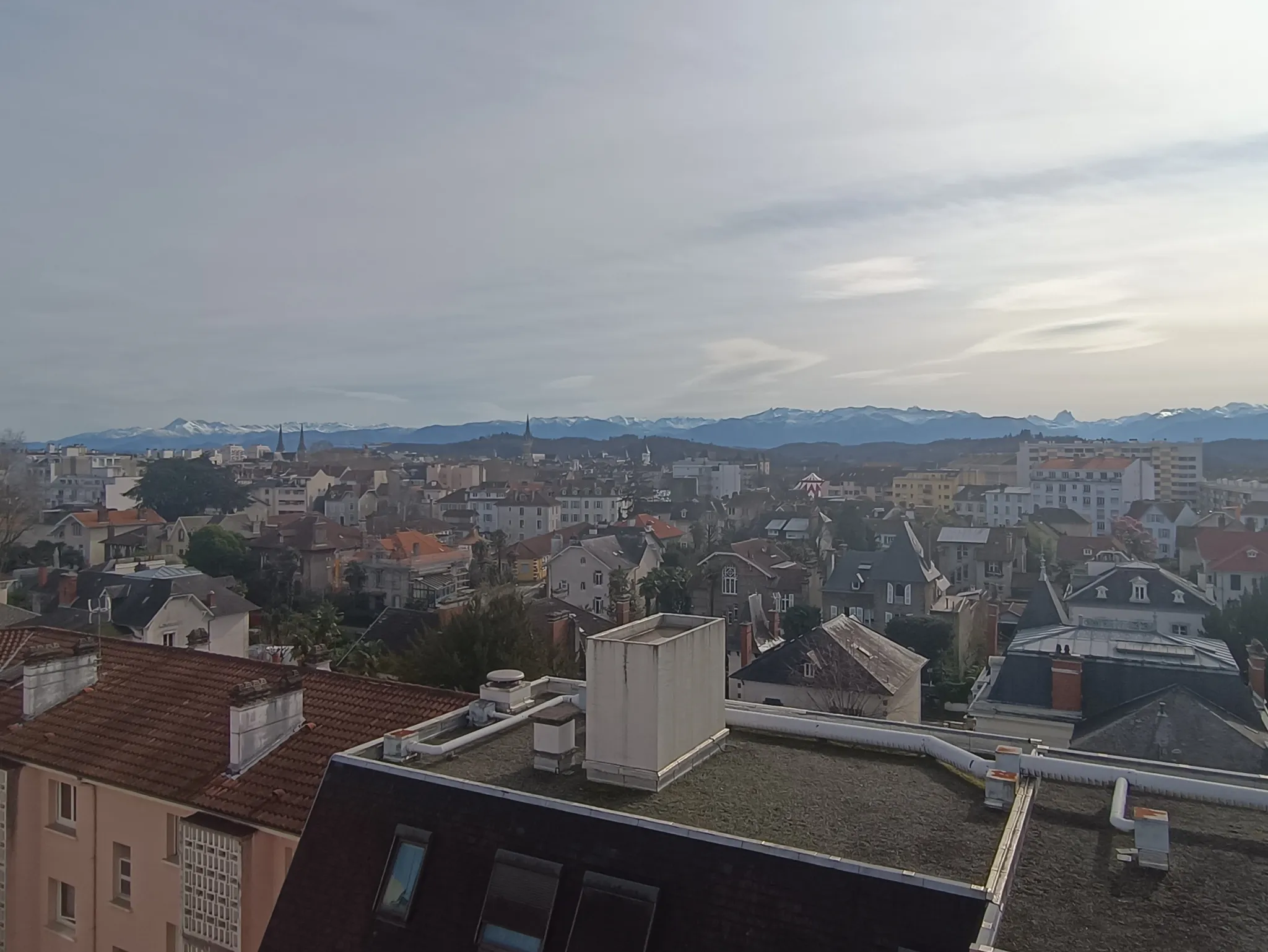 À vendre : Appartement T2 dernier étage à Pau avec vue sur les Pyrénées 