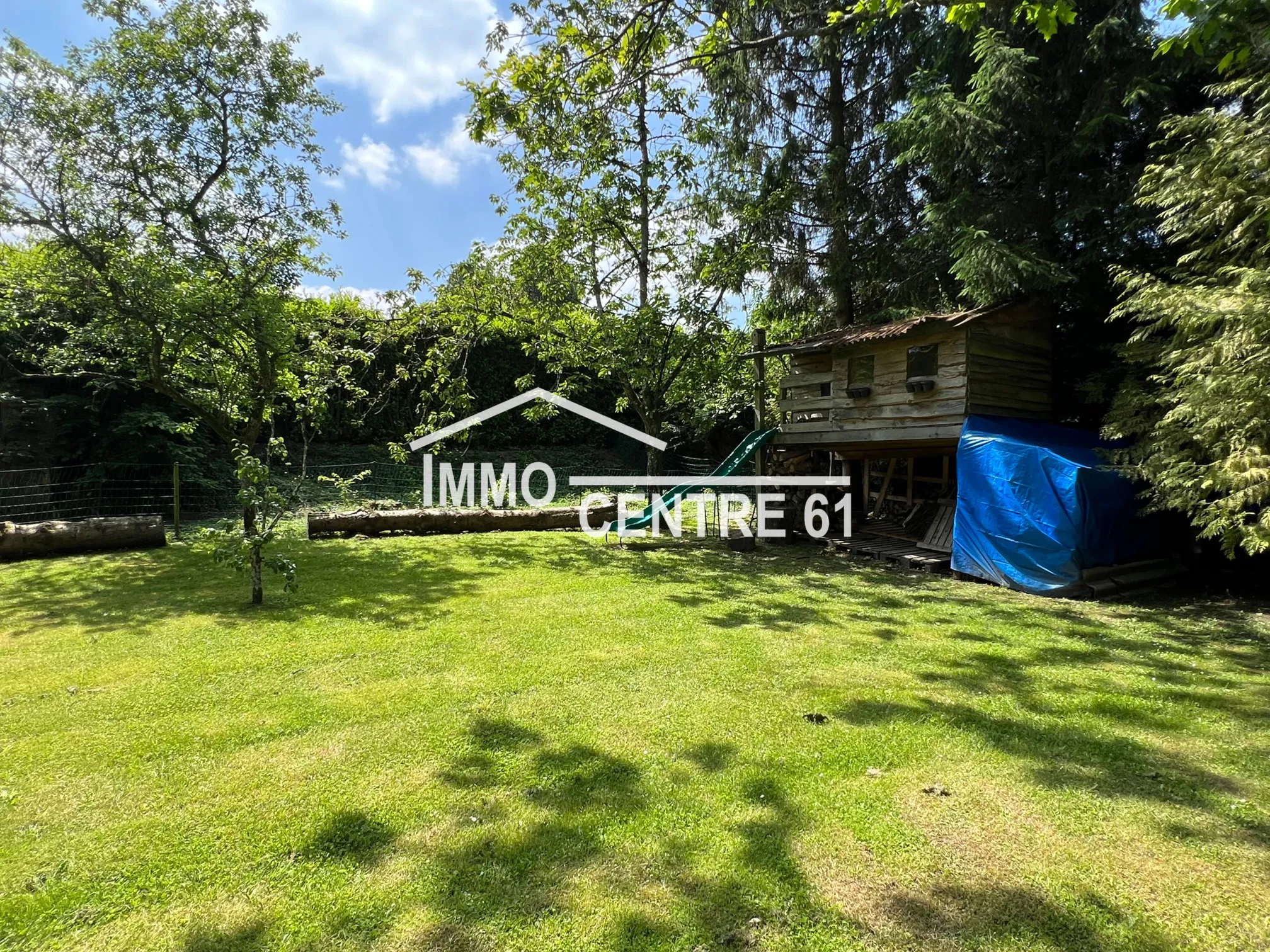 Maison de caractère à La Ferté Macé sur un parc de 2486 m² à 240 000 € 