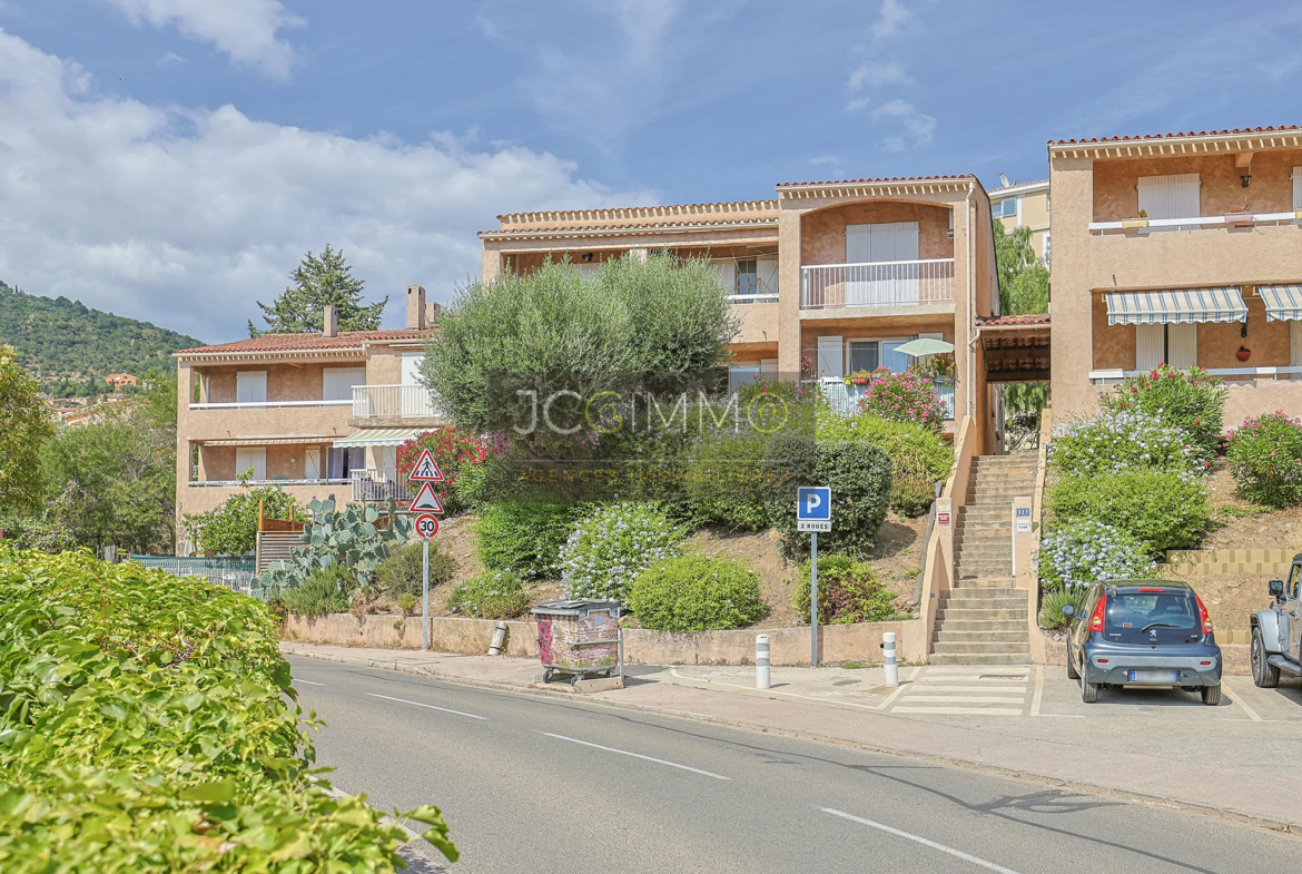 Appartement T2 de 38,01 m² avec terrasse et vue dégagée à Bormes-les-Mimosas 