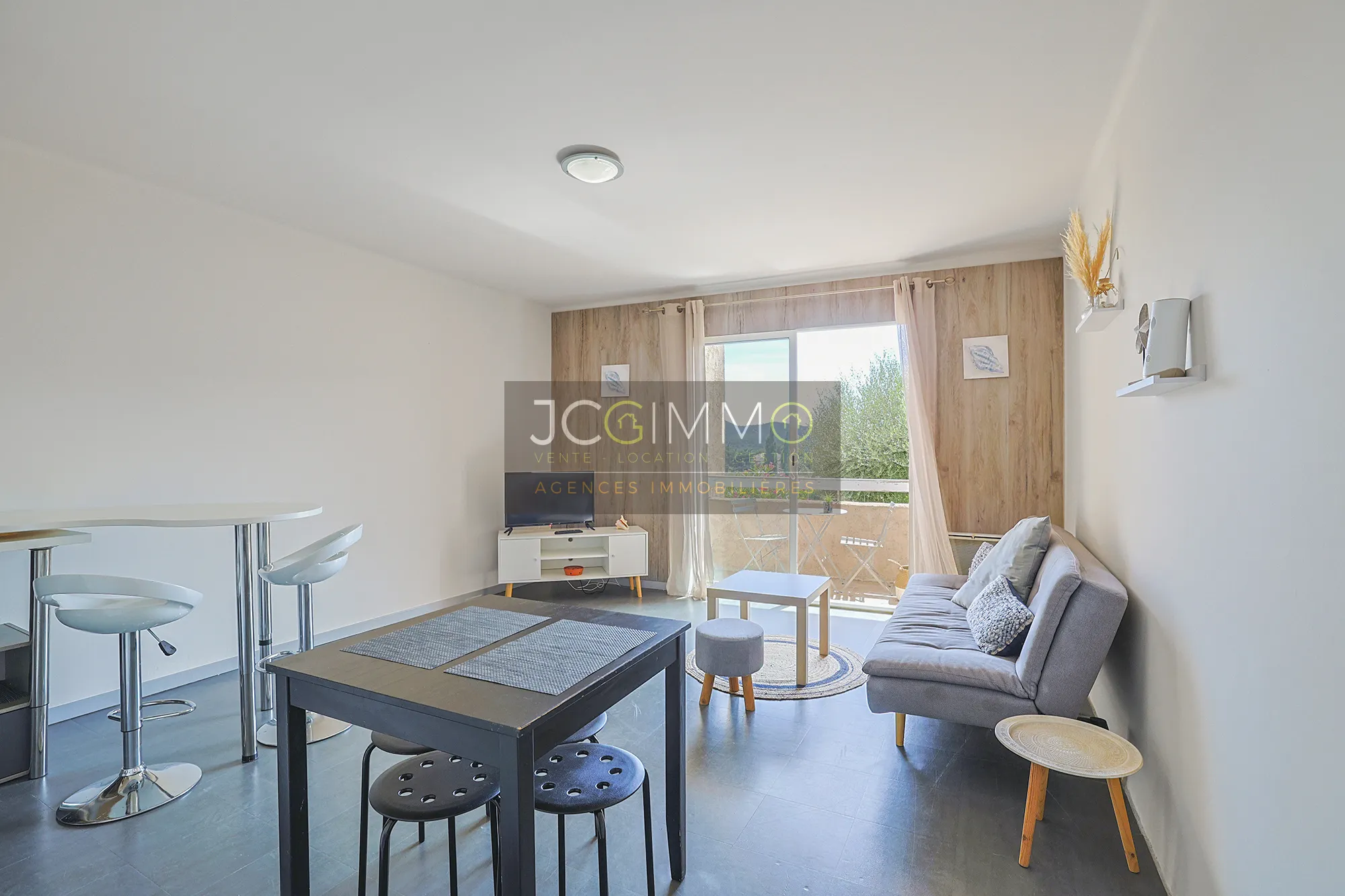 Appartement T2 de 38,01 m² avec terrasse et vue dégagée à Bormes-les-Mimosas 