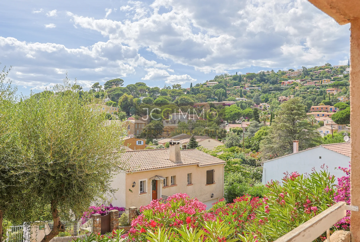 Appartement T2 de 38,01 m² avec terrasse et vue dégagée à Bormes-les-Mimosas 