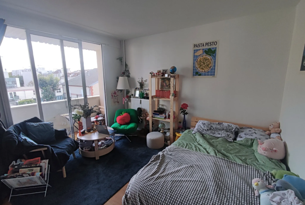 À vendre : Studio lumineux à Puteaux - 24 m² avec balcon 