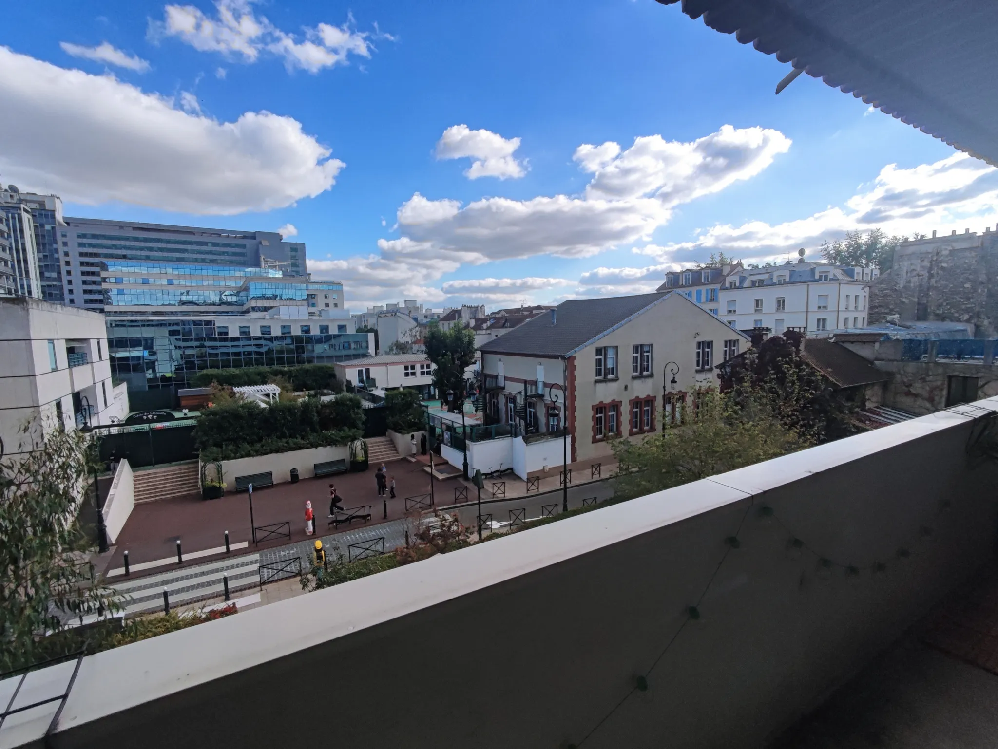 À vendre : Studio lumineux à Puteaux - 24 m² avec balcon 