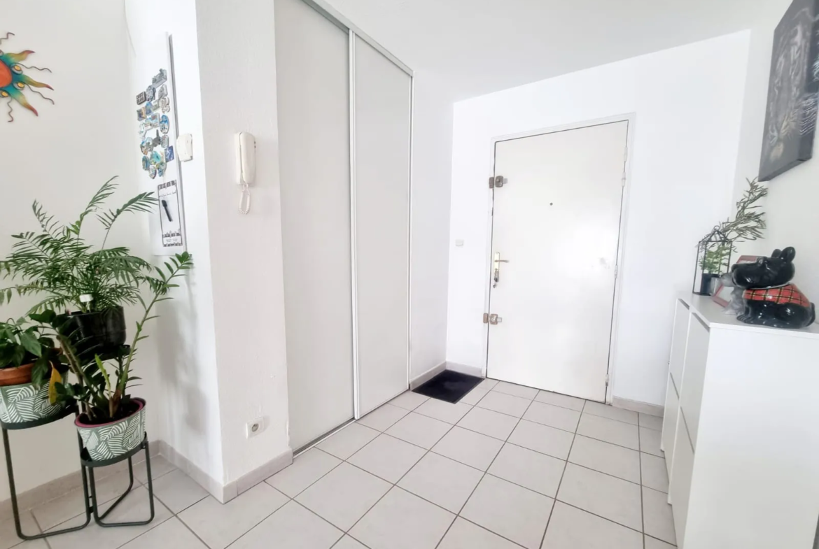 À vendre : Appartement lumineux de Type 2 à Istres 