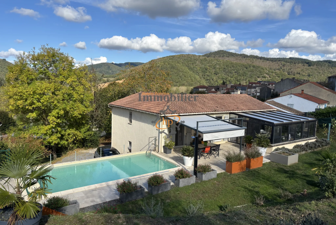 Vente de maison avec piscine à Fayet, 1494 m² de terrain 