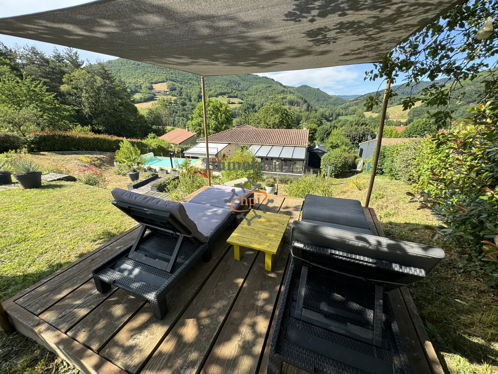 Vente de maison avec piscine à Fayet, 1494 m² de terrain 