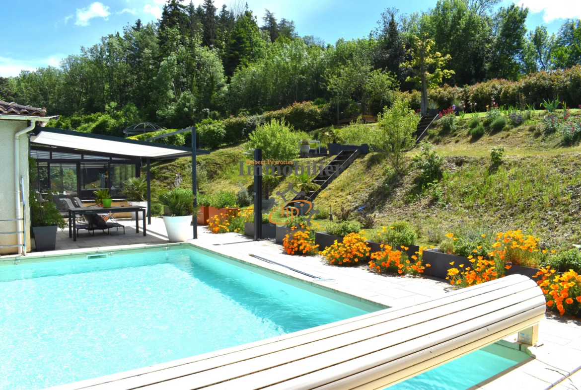 Vente de maison avec piscine à Fayet, 1494 m² de terrain 