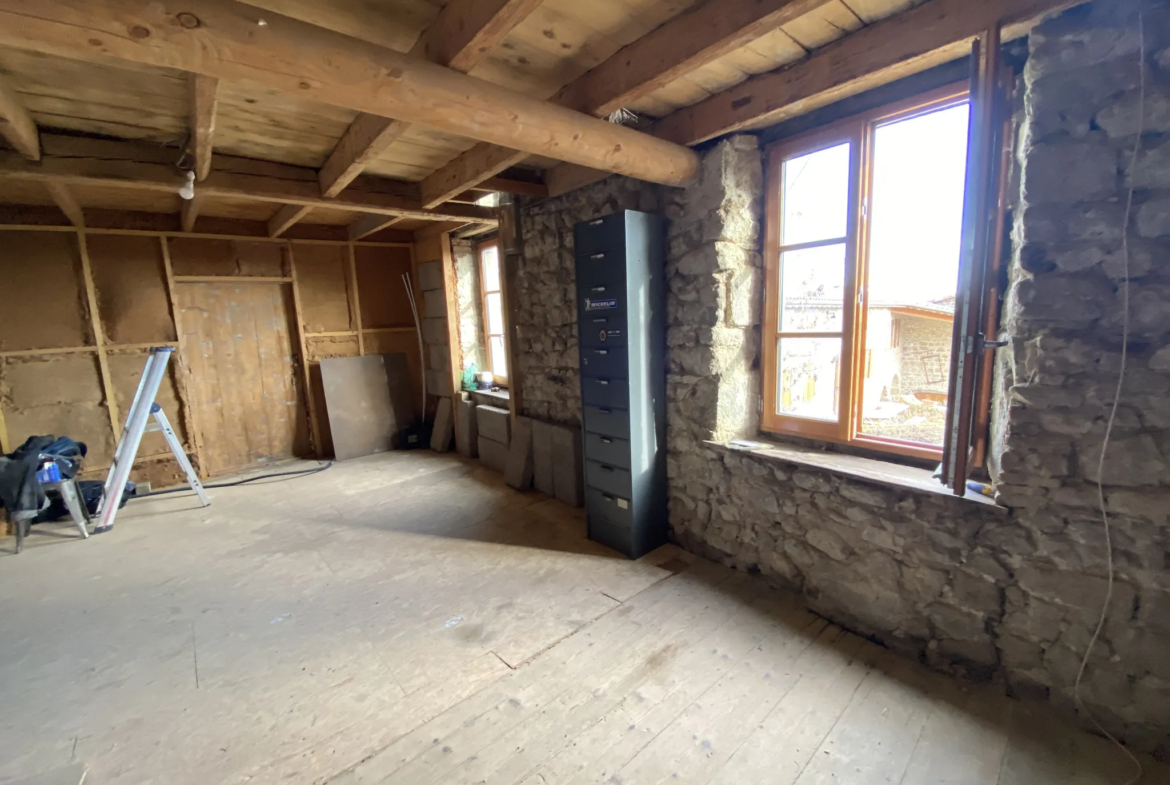 Maison à rénover de 160 m² à Saint-Appolinard avec potential 