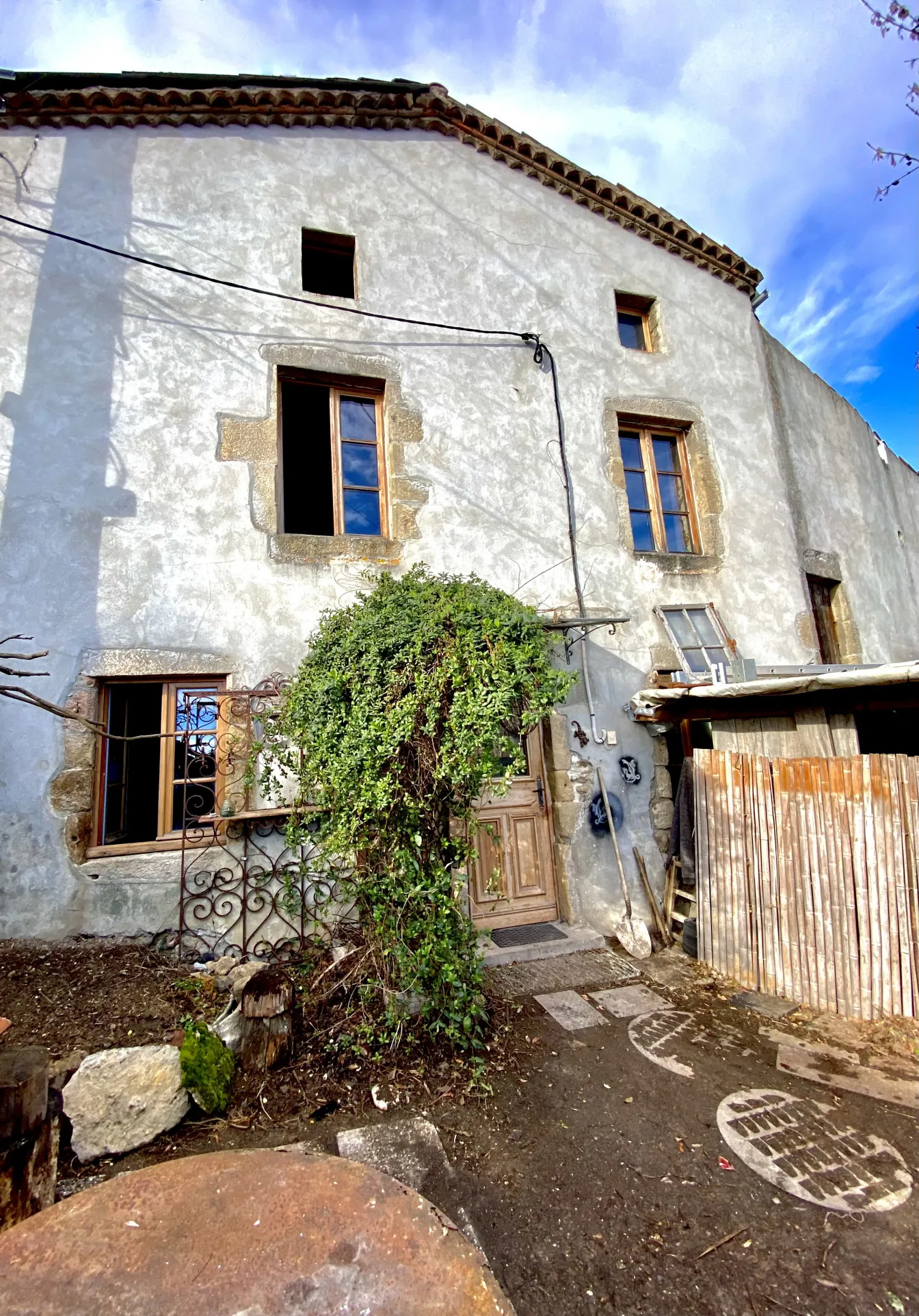 Maison à rénover de 160 m² à Saint-Appolinard avec potential 