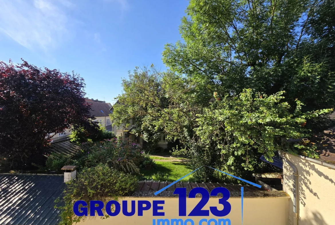 Maison T4 avec cour et garage à vendre à Auxerre 