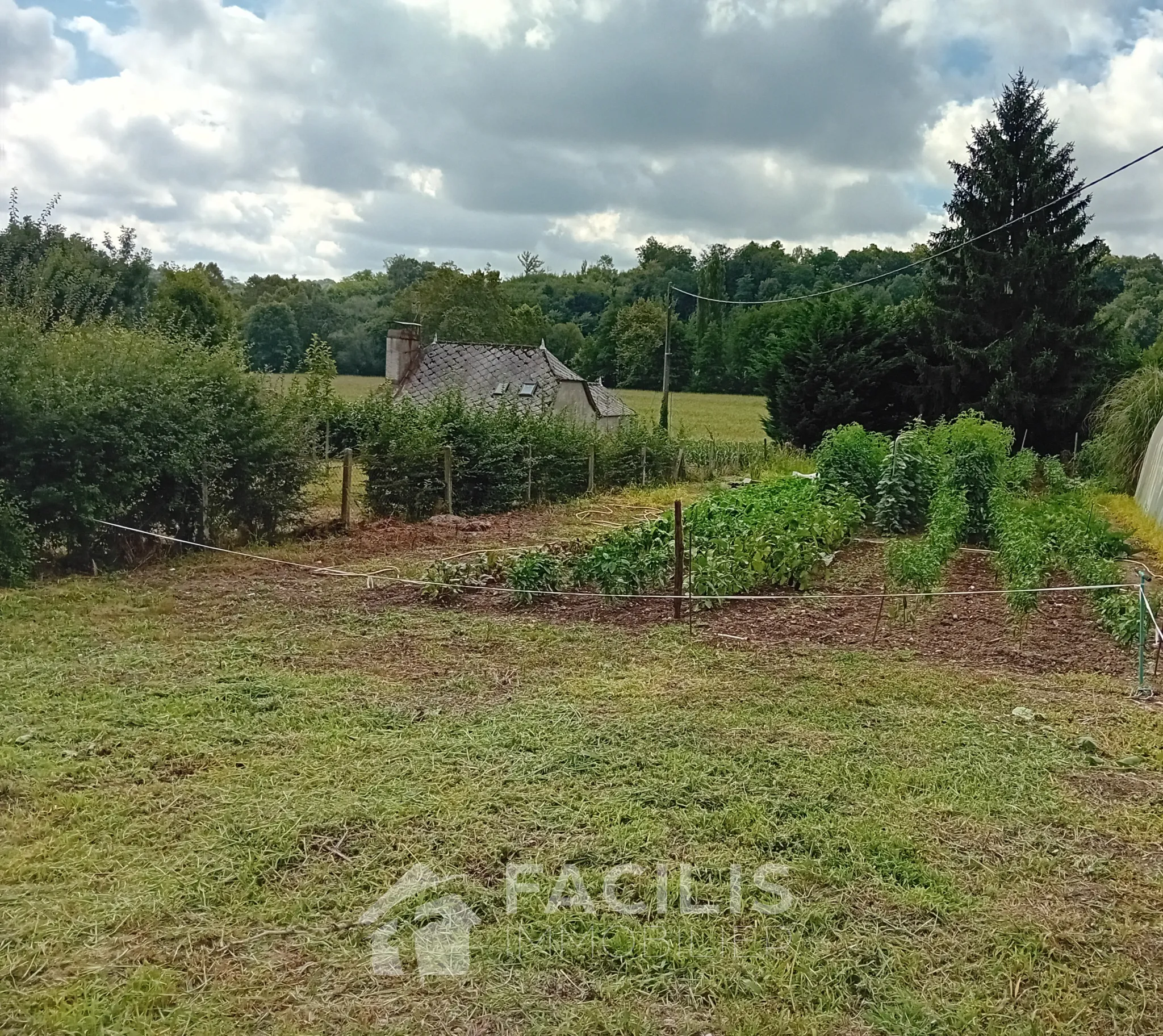 Charmante Propriété Béarnaise avec Maison et Grange à Lasseube 