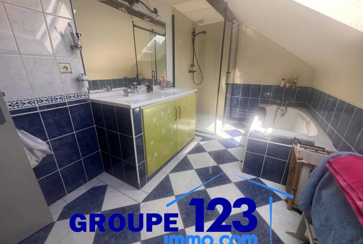 Maison familiale à Beaumont avec piscine - 220 m², 5 chambres 