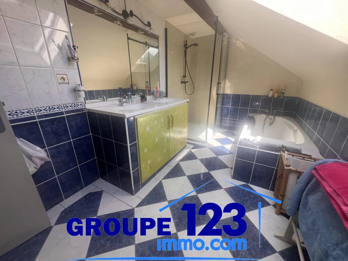 Maison familiale à Beaumont avec piscine - 220 m², 5 chambres 