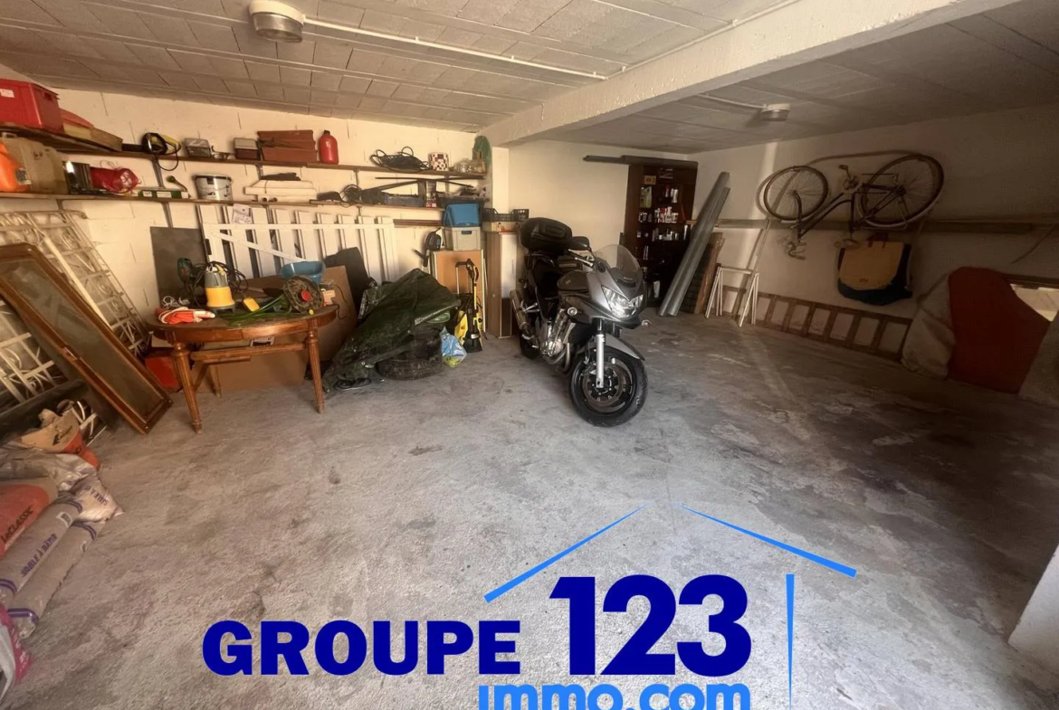 Maison familiale à Beaumont avec piscine - 220 m², 5 chambres 