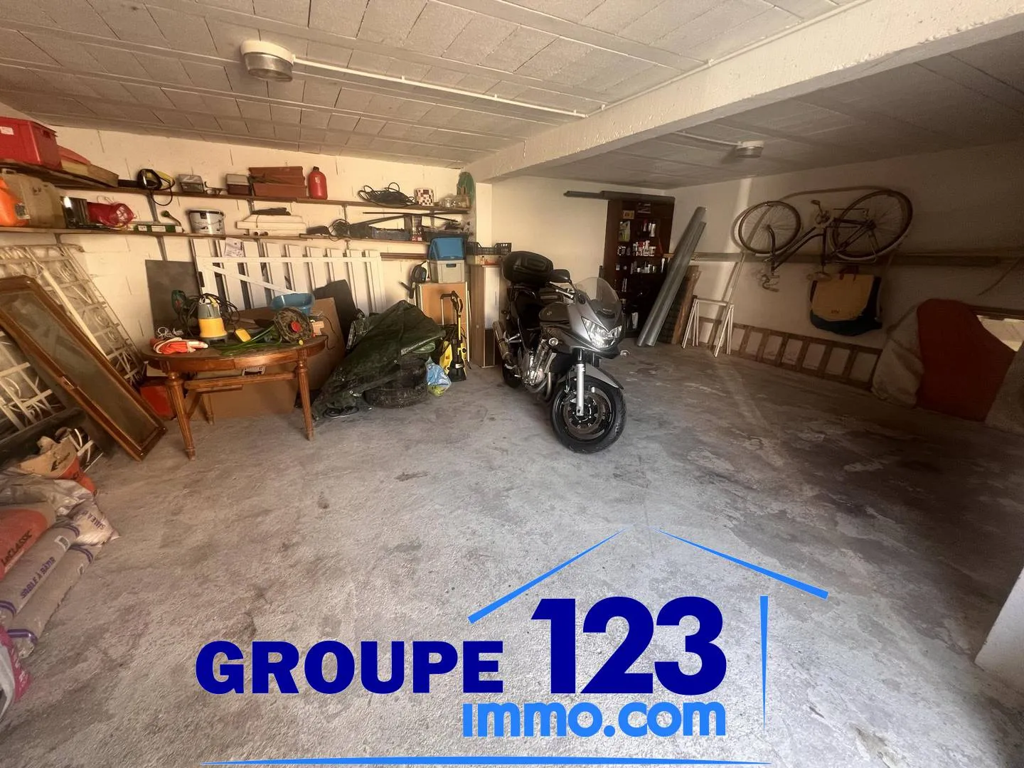 Maison familiale à Beaumont avec piscine - 220 m², 5 chambres 