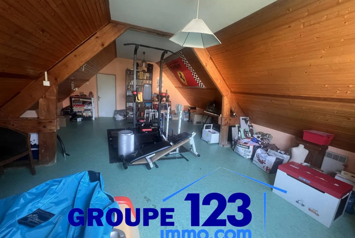 Maison familiale à Beaumont avec piscine - 220 m², 5 chambres 