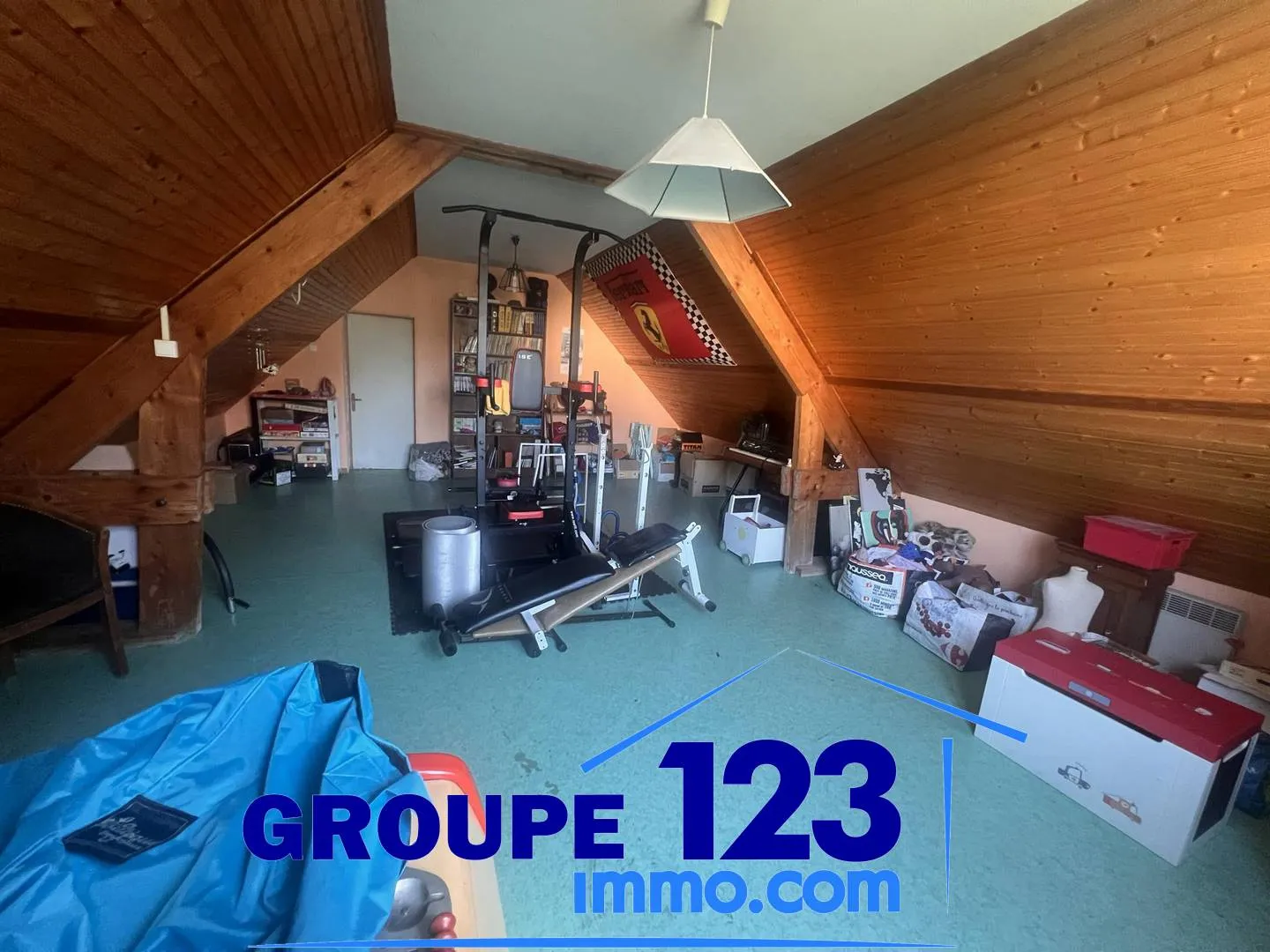 Maison familiale à Beaumont avec piscine - 220 m², 5 chambres 