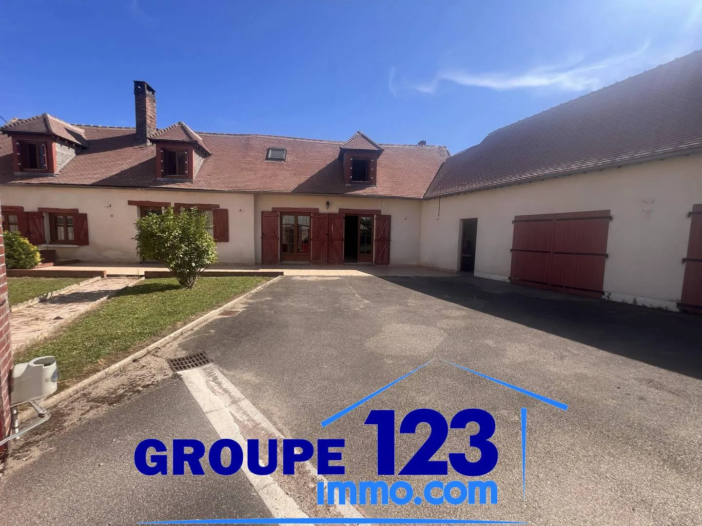 Maison familiale à Beaumont avec piscine - 220 m², 5 chambres 