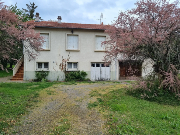 Maison à rénover sur 2081 m² à Veyre-Monton