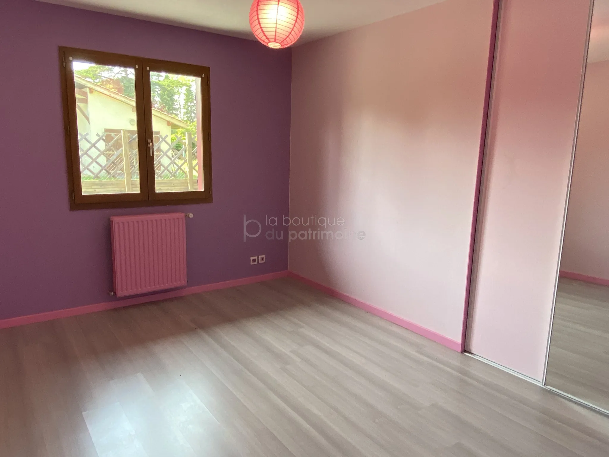 Maison en bois de 4 chambres à St Symphorien, proche du lac 