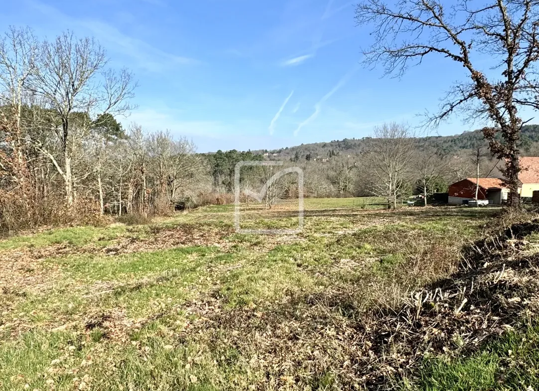 Terrain de 7261 m² dominant la vallée près de Domme 