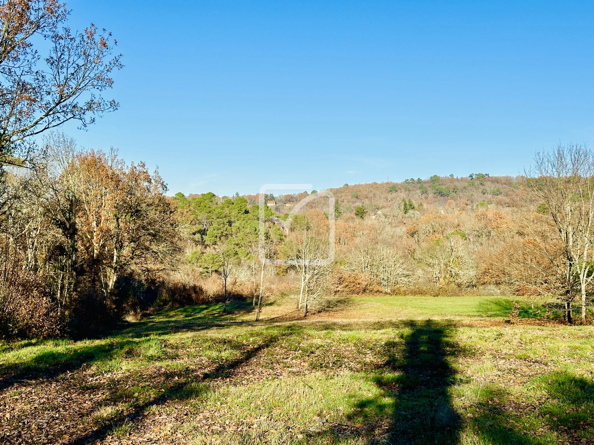 Terrain de 7261 m² dominant la vallée près de Domme 