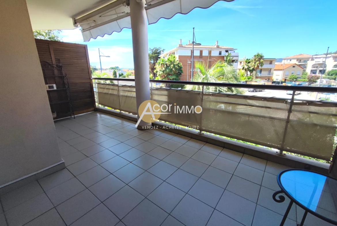 Appartement T2 avec Terrasse au Centre-Ville de Six Fours les Plages 