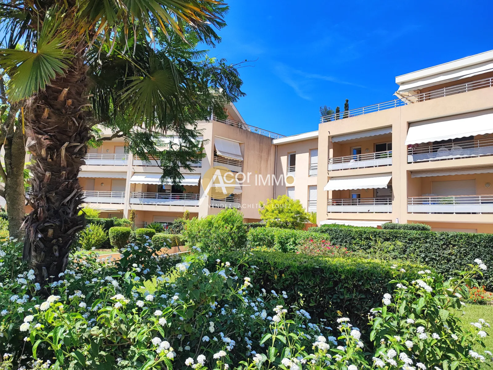 Appartement T2 avec Terrasse au Centre-Ville de Six Fours les Plages 