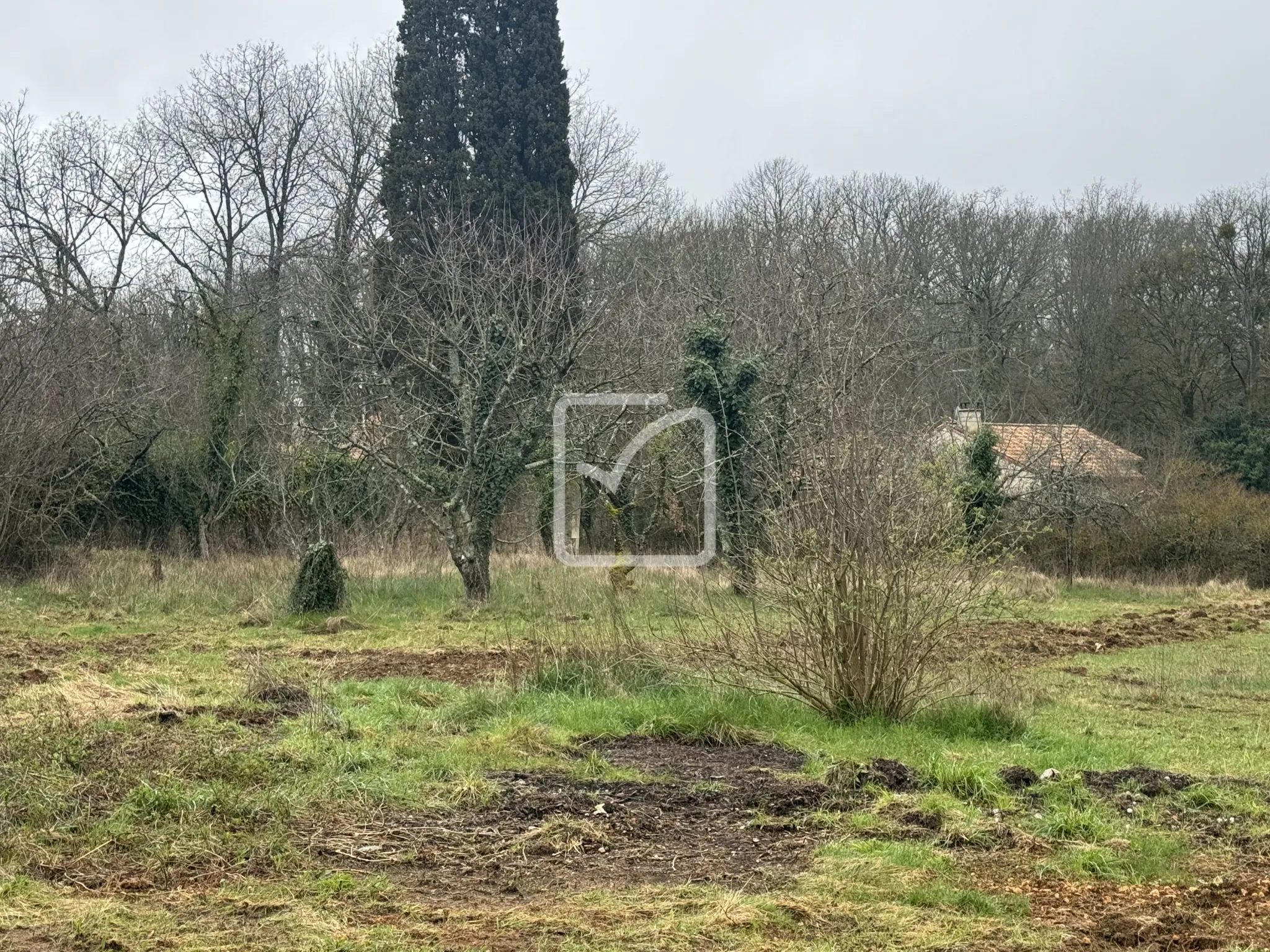 Terrain à bâtir de 874 m² dans le bourg de Saint-Benoit 