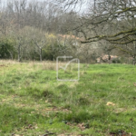 Terrain à bâtir de 874 m² dans le bourg de Saint-Benoit