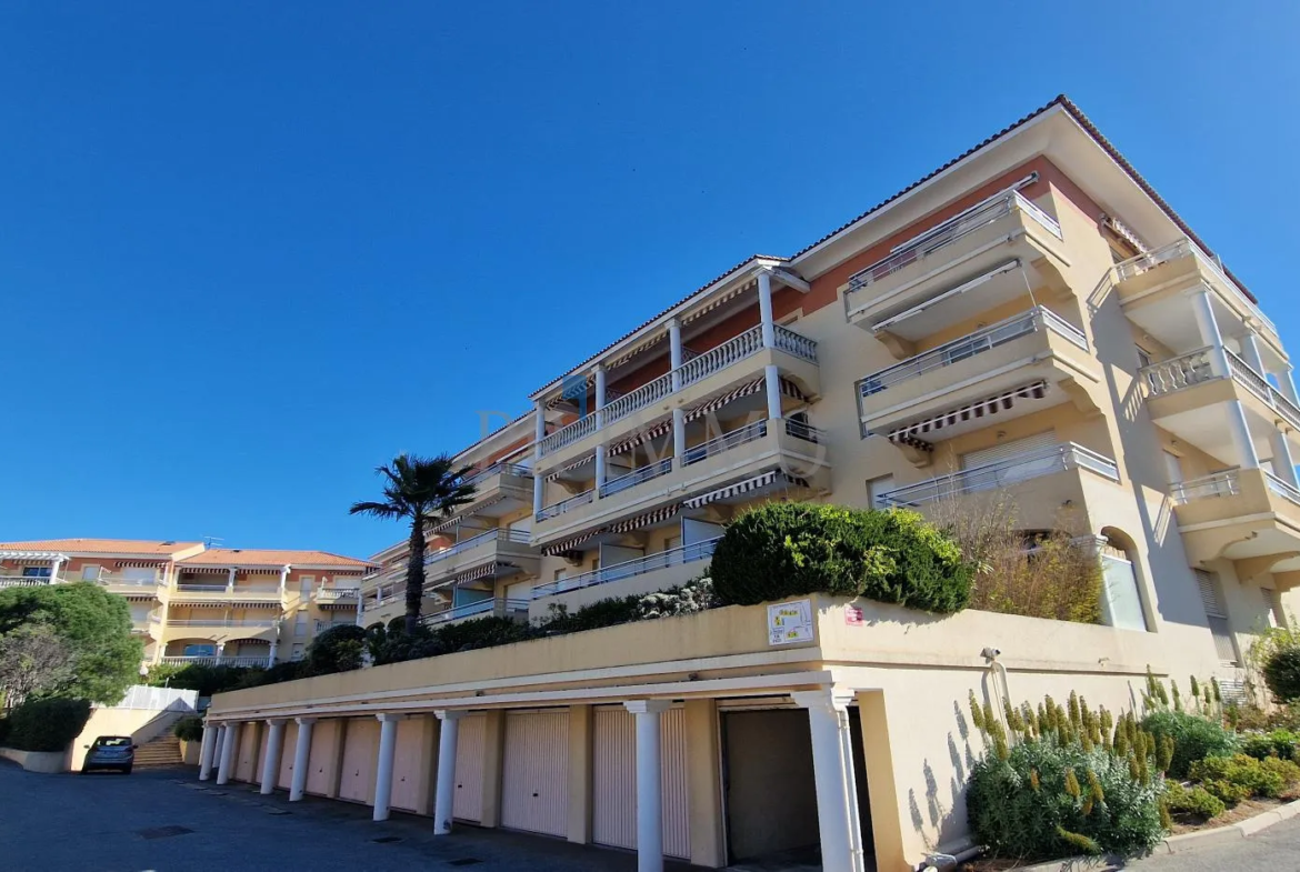 Vente Appartement 2 pièces avec vue mer à Boulouris, 249 000 € 