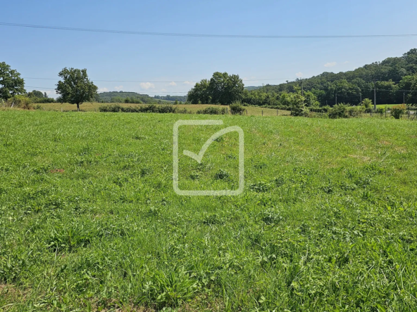 Terrain constructible de 1200 m² à Mansac à vendre