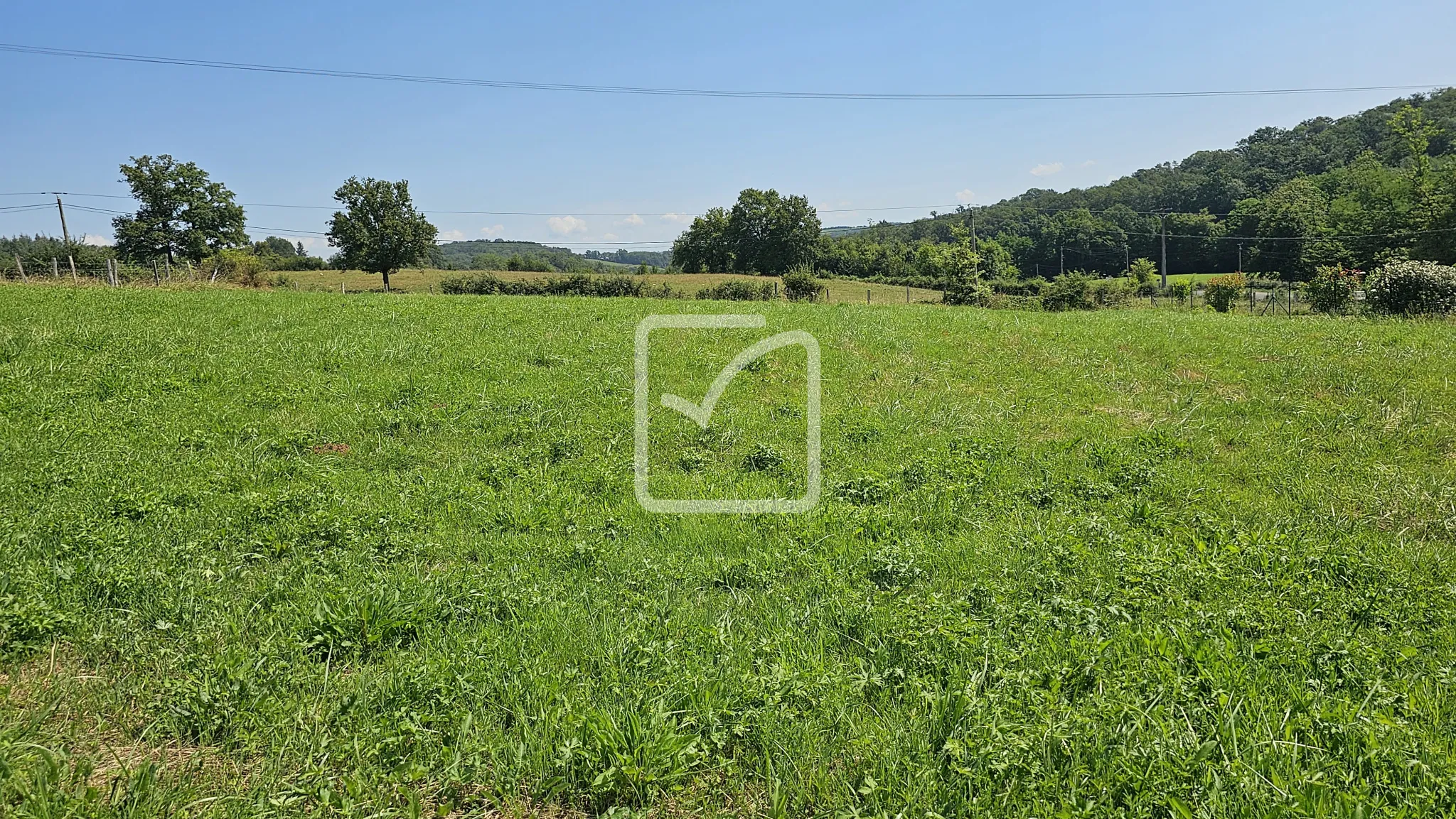 Terrain constructible de 1200 m² à Mansac à vendre 