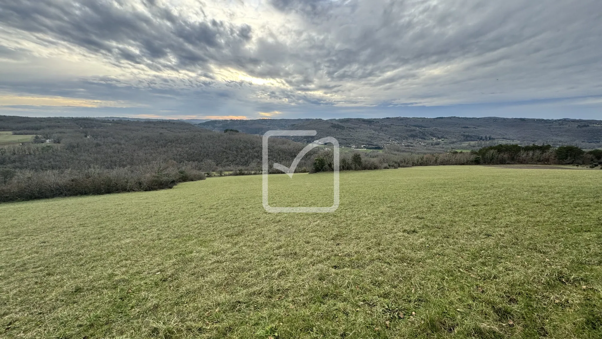 Terrain exceptionnel de 30 971 m² au cœur du Périgord Noir 