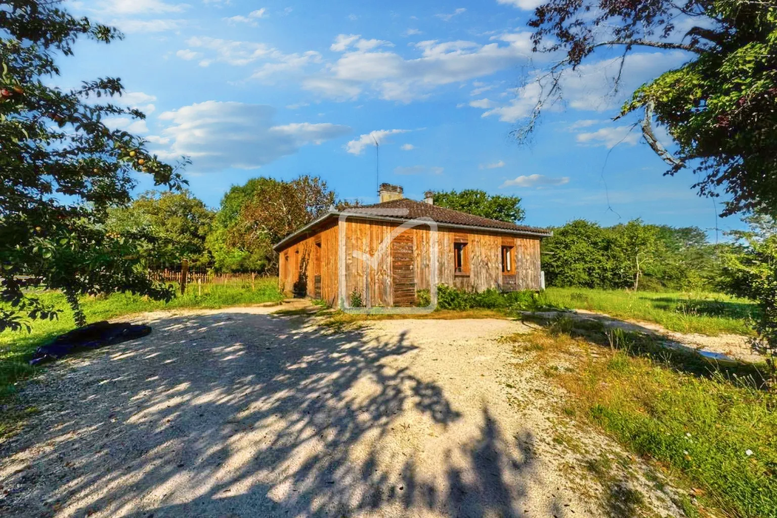 Pavillon exclusif proche de Gourdon avec 12 000 m² de terrain à vendre 