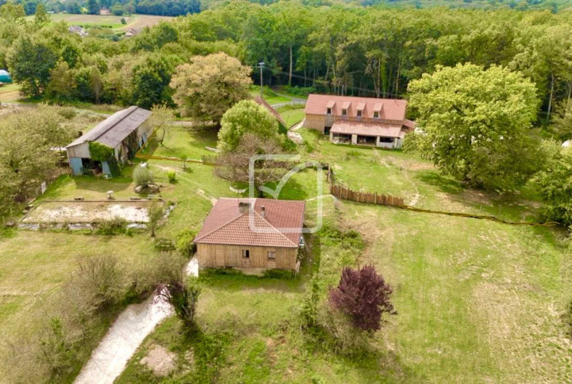 Pavillon exclusif proche de Gourdon avec 12 000 m² de terrain à vendre 