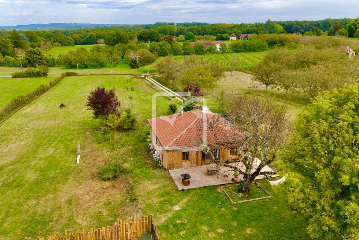 Pavillon exclusif proche de Gourdon avec 12 000 m² de terrain à vendre 