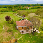 Pavillon exclusif proche de Gourdon avec 12 000 m² de terrain à vendre