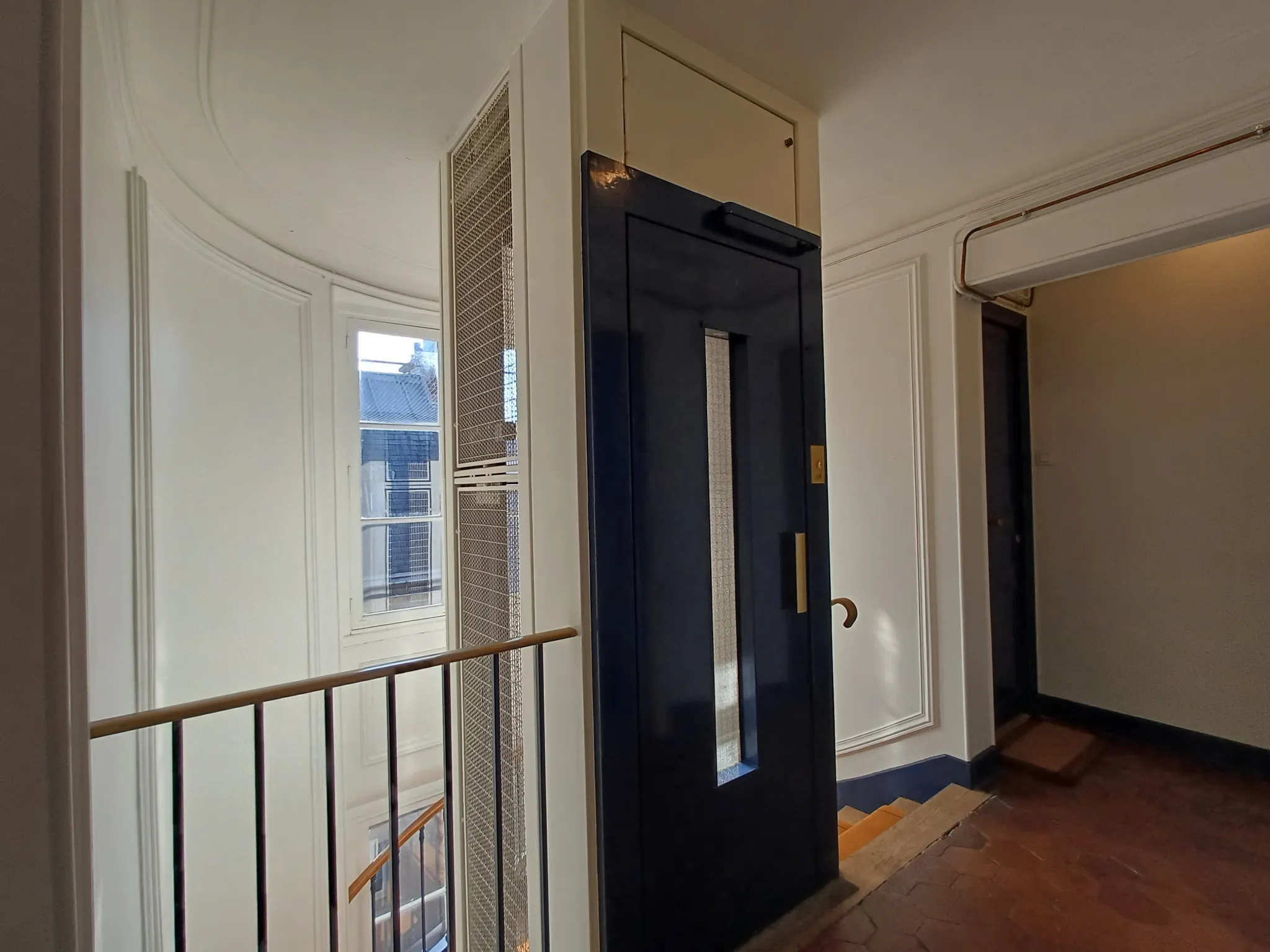 À vendre: Studio à Paris 9ème, idéal pour bureau ou stockage 