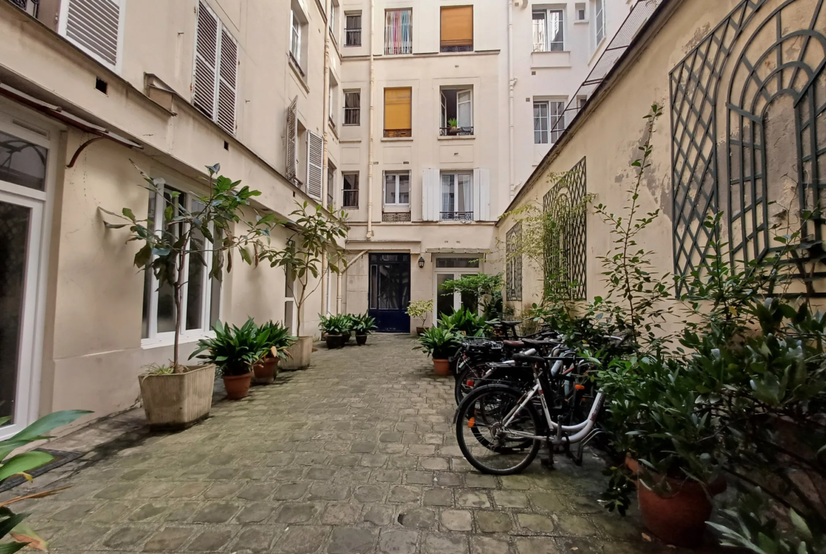 À vendre: Studio à Paris 9ème, idéal pour bureau ou stockage 