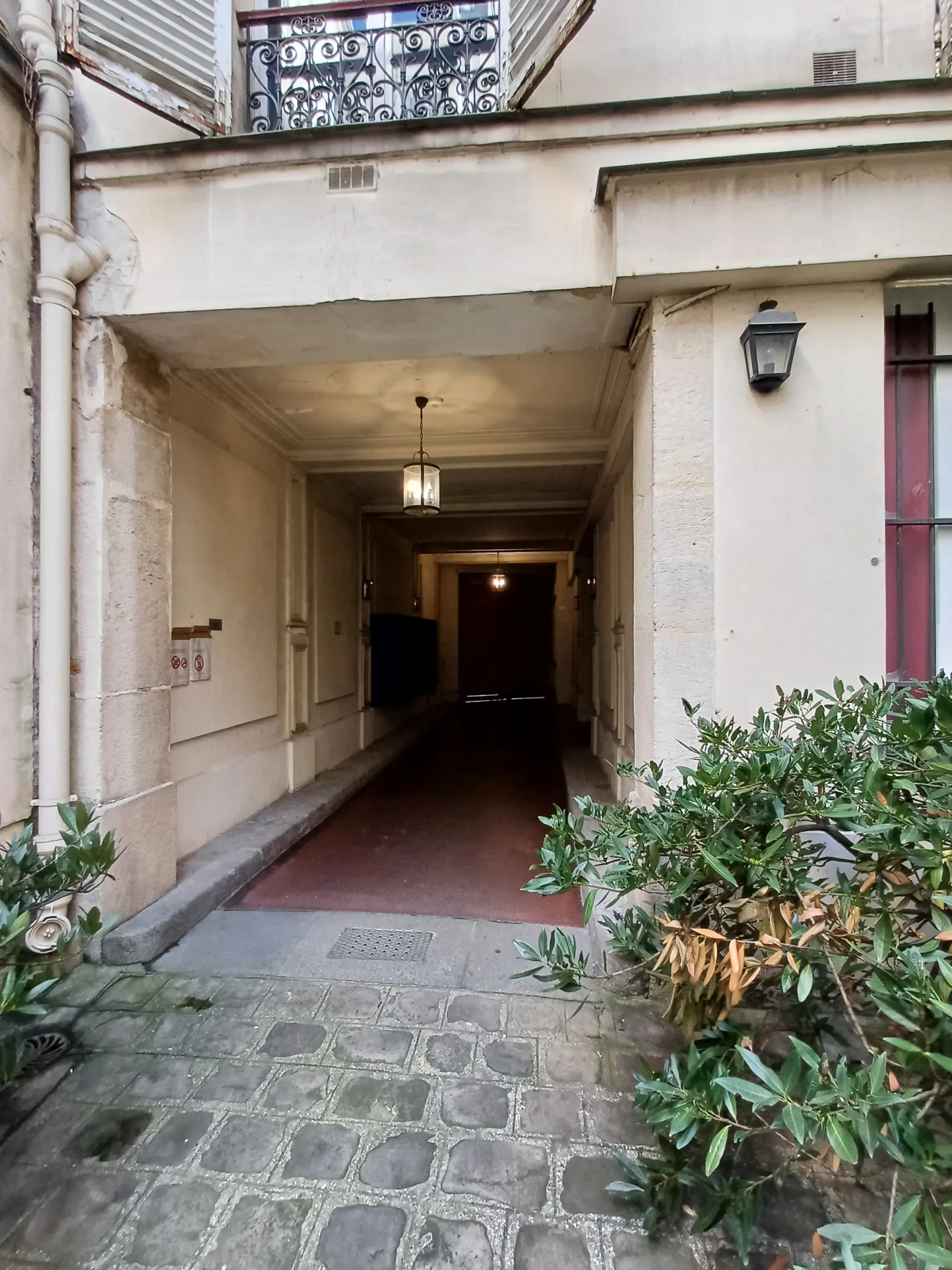 À vendre: Studio à Paris 9ème, idéal pour bureau ou stockage 