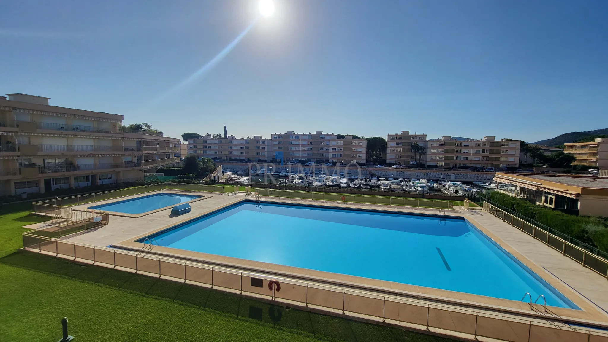 Studio rénové avec terrasse à Mandelieu-La-Napoule 